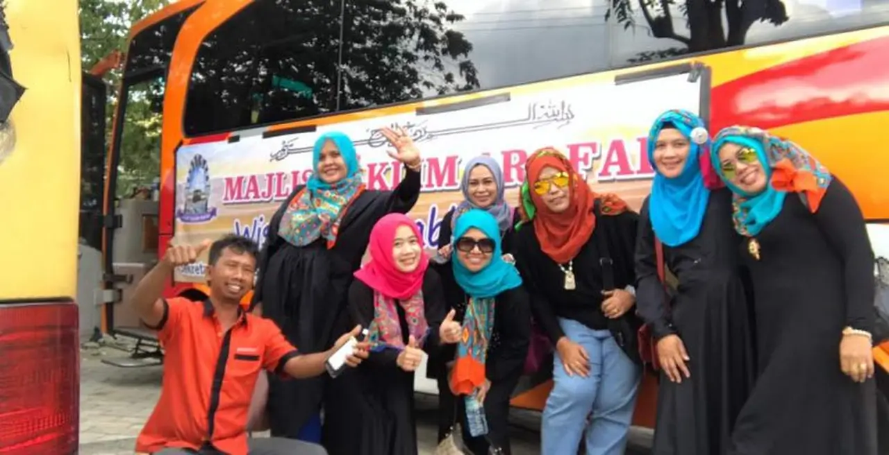 Sewa Bus Mini Surabaya
